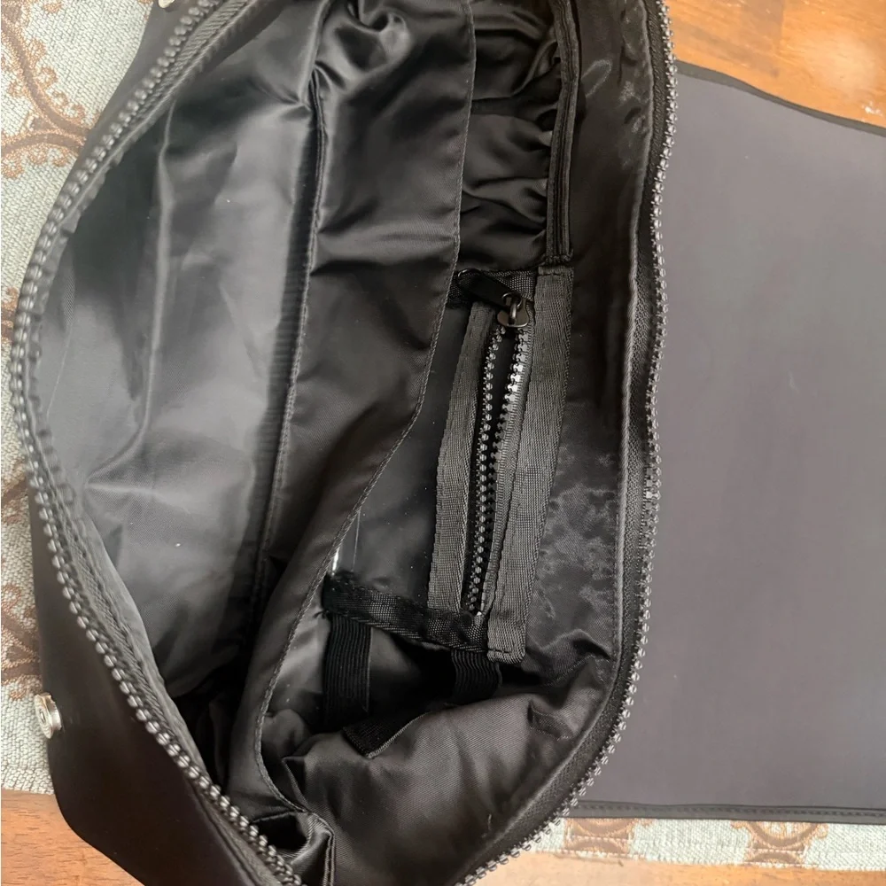 Esta bolsa de viaje de la marca Barefoot Caribou está diseñada para organizar